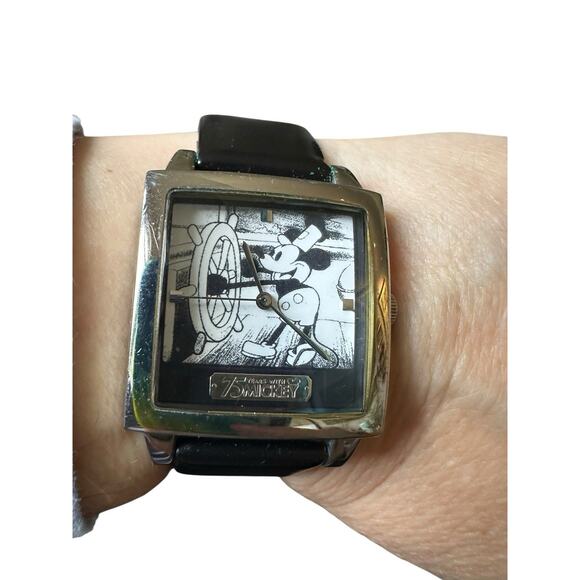 Disney 75th Anniversary Steamboat Willie Collectors Watch with Box & Papers - Picture 3 of 8